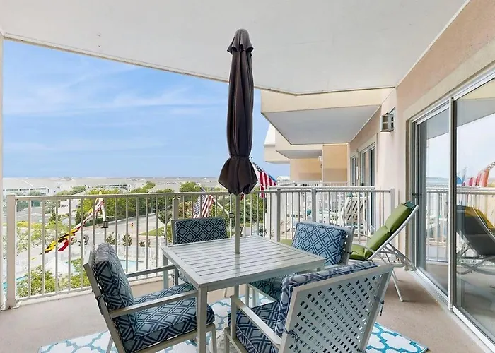 Spacious Top-floor Retreat With Pool Fireplace & Steps To Northside Park & Ocean City