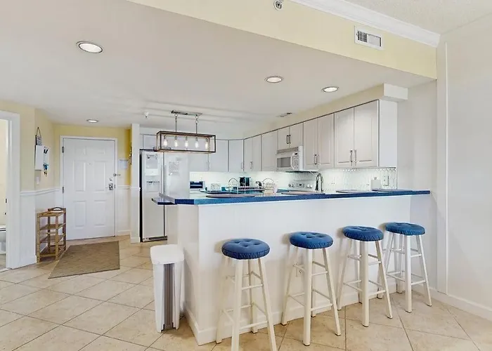 Spacious Top-floor Retreat With Pool Fireplace & Steps To Northside Park & *