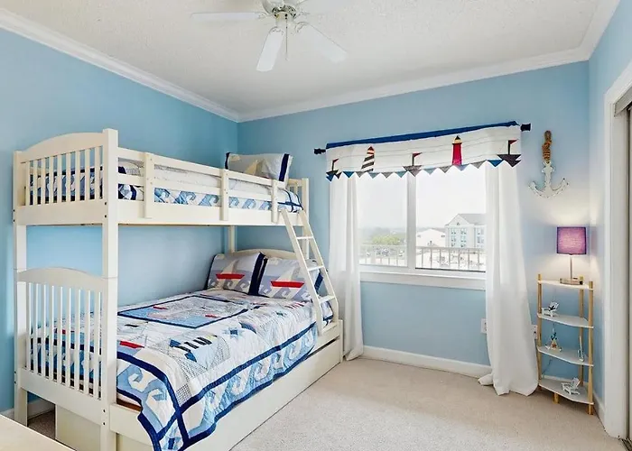 Spacious Top-floor Retreat With Pool Fireplace & Steps To Northside Park & Holiday home
