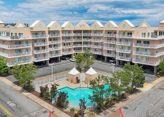 Spacious Top-floor Retreat With Pool Fireplace & Steps To Northside Park & * Ocean City