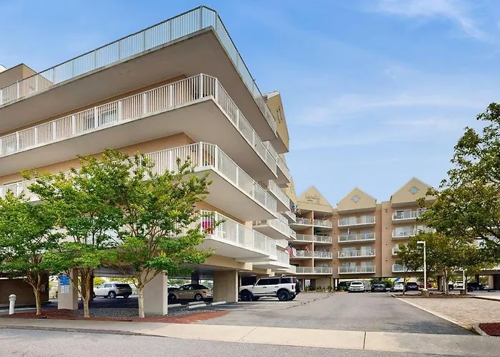Spacious Top-floor Retreat With Pool Fireplace & Steps To Northside Park & *
